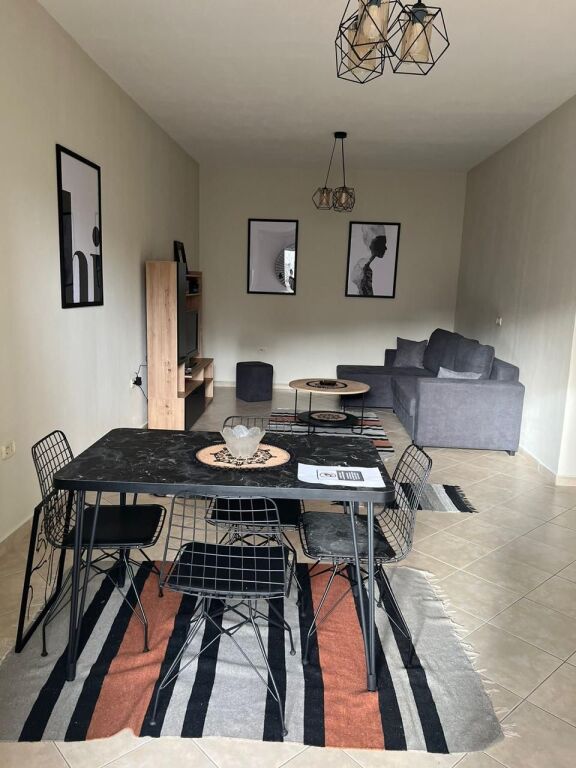 Jepet apartament 1+1 me qira tek Rruga Mine Peza , Zogu i Zi , Rruga e Durresit .