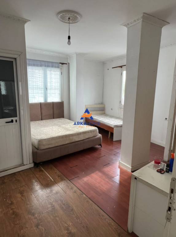 APPARTAMENTO 2+1 IN AFFITTO "VICINO A PIAZZA SHQIPONJA" 30.000 LEKE