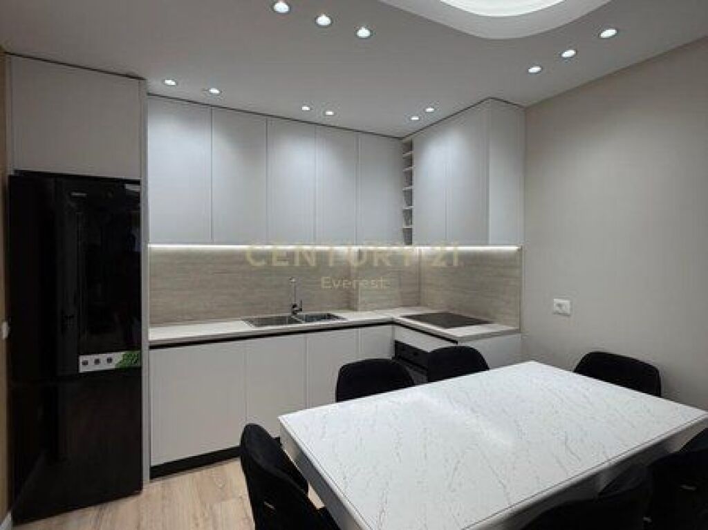 ASTIR-BAR ARTISTI, VENDIAMO APPARTAMENTO 2+1+2