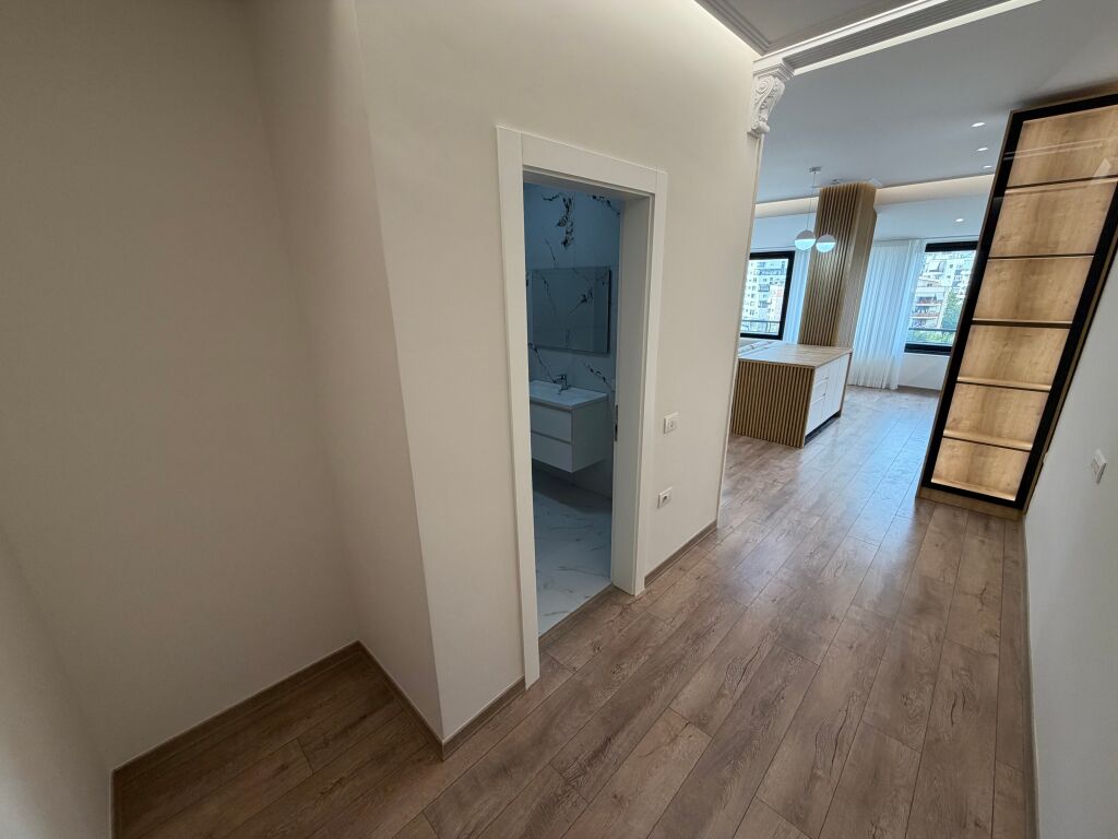 🏡 Vendesi Appartamento Super  appartamento  2+1 📍 Via Hamdi Garunja, Lago Secco (non zona montuosa)   💶 Prezzo: 255 Milioni di Lek