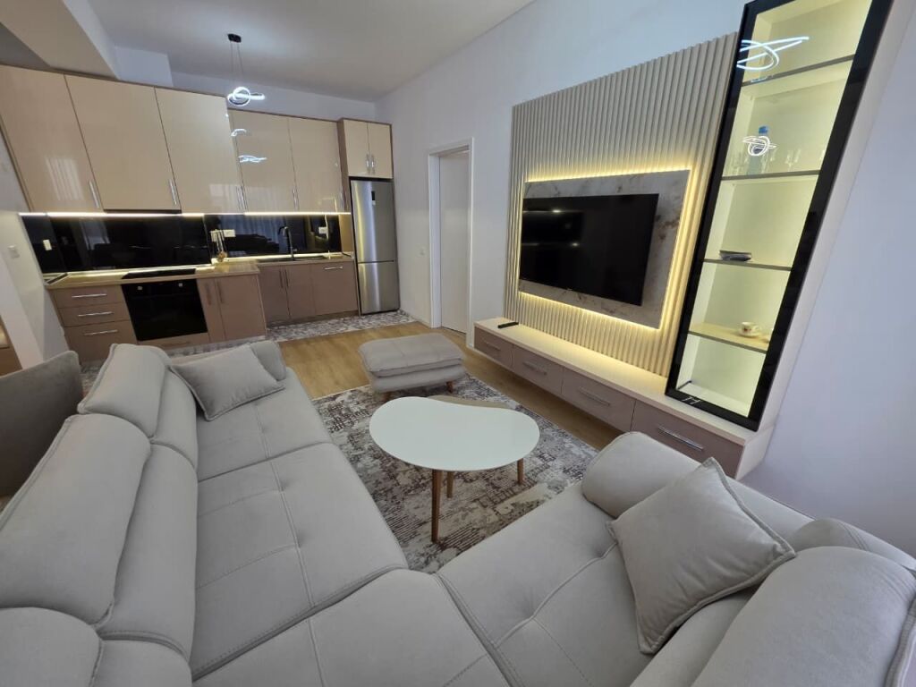 🏡 APPARTAMENTO 2+1 IN AFFITTO AD ALI DEMI – COMPLESSO KADIU!  📍 Posizione: Ali Demi, Complesso Kadiu, Tirana