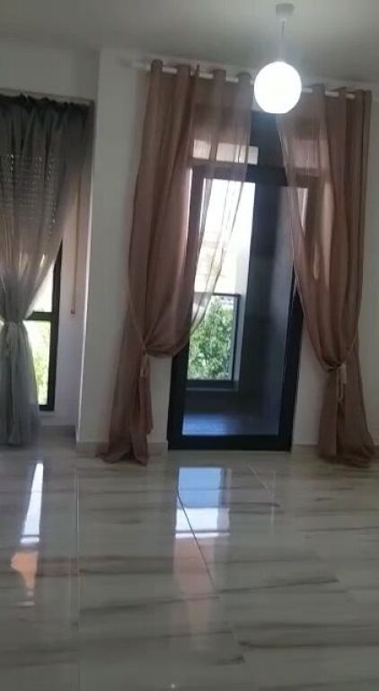 Ottimo appartamento 1+1 con vista sul giardino Ali Demi - 450Lek/mese