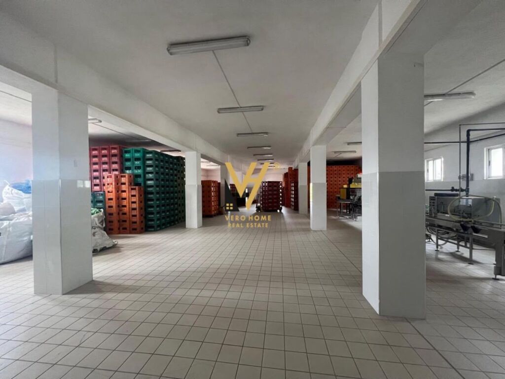 VENDESI EDIFICIO DI TRE PIANI 1.200 M2 A SHKOZE 520.000 EURO