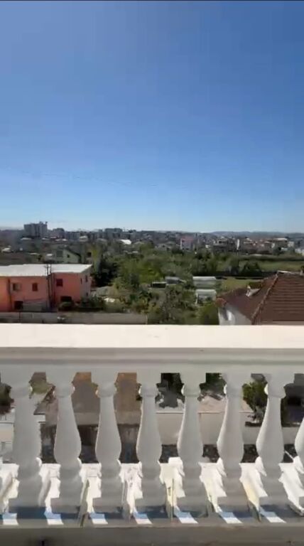 Shitet Apartament me kamze