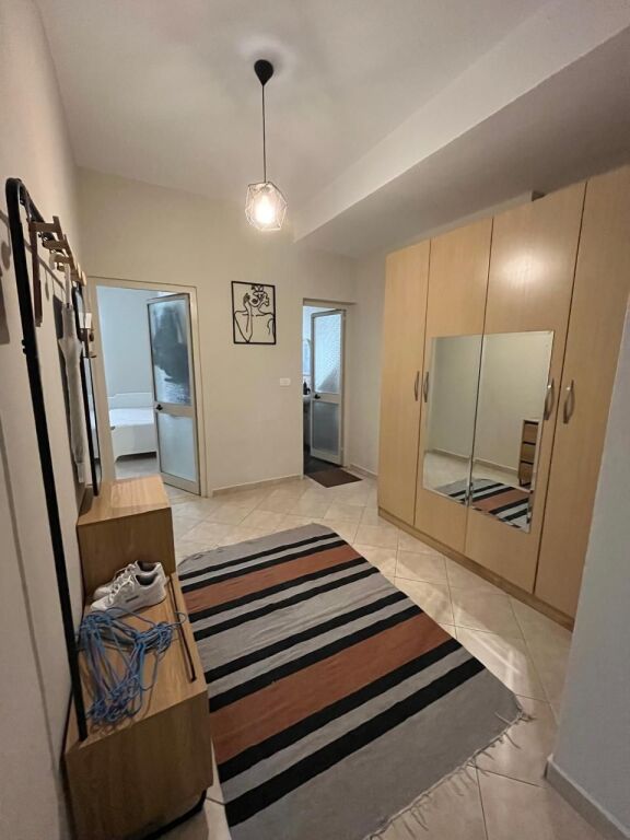 Jepet apartament 1+1 me qira tek Rruga Mine Peza , Zogu i Zi , Rruga e Durresit .