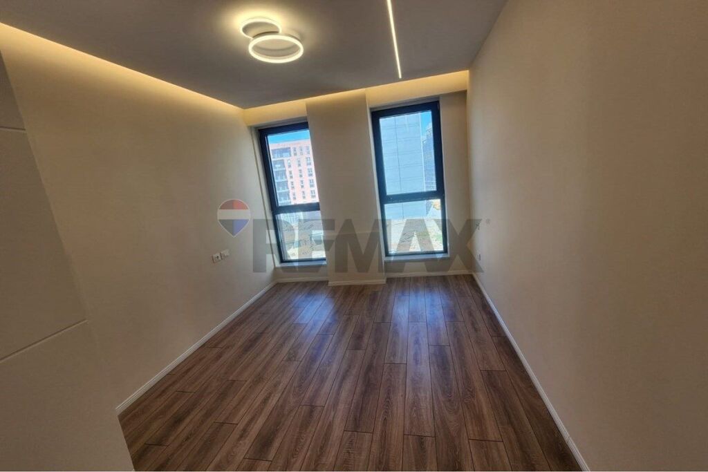 SHITET APARTAMENT 2+1 ME PARKIM, BULEVARDI I RI