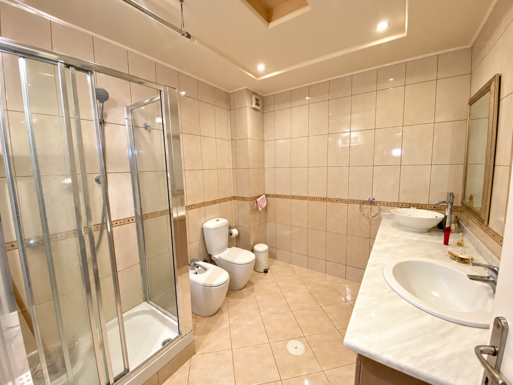 Shitet, Apartament 1+1, Kopshti Zoologjik, Tiranë.