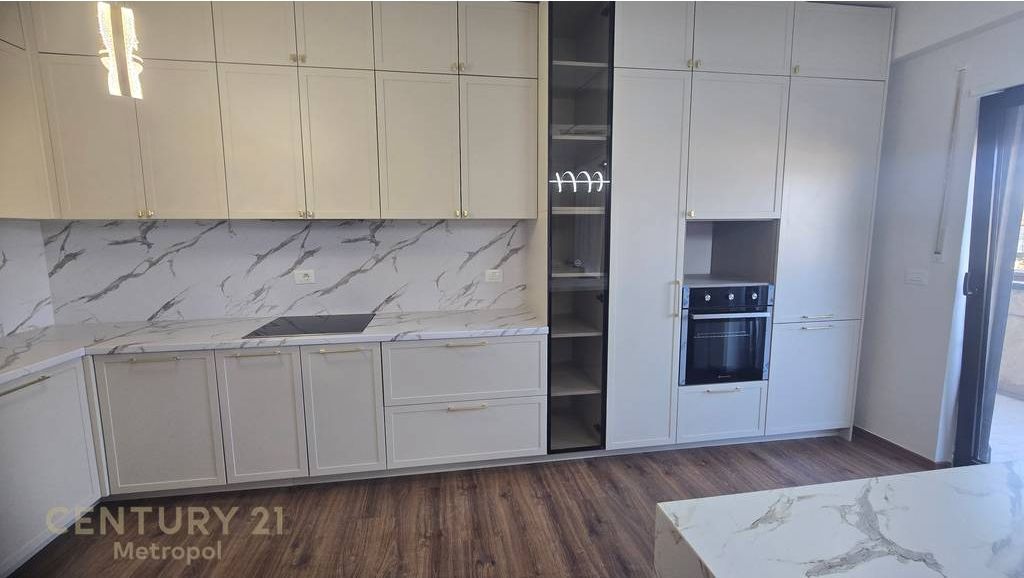 Japim me qira apartament 2+1+2+ parkim te Rezidenca Kodra e Diellit 2!