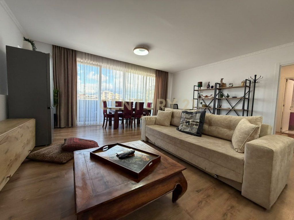 Apartament 1+1 per qira, modern dhe i mobiluar në qendër të Tiranës