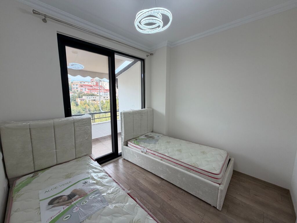 🏡 Vendesi Appartamento Super  appartamento  2+1 📍 Via Hamdi Garunja, Lago Secco (non zona montuosa)   💶 Prezzo: 255 Milioni di Lek