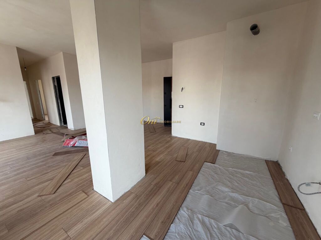 PASKUQAN SHITET APARTAMENT 3+1+2