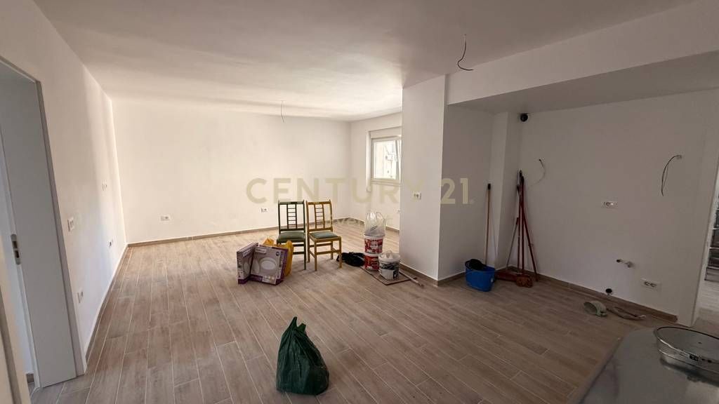 VIA MUHAMET GJOLLESHA-UFFICIO IN AFFITTO