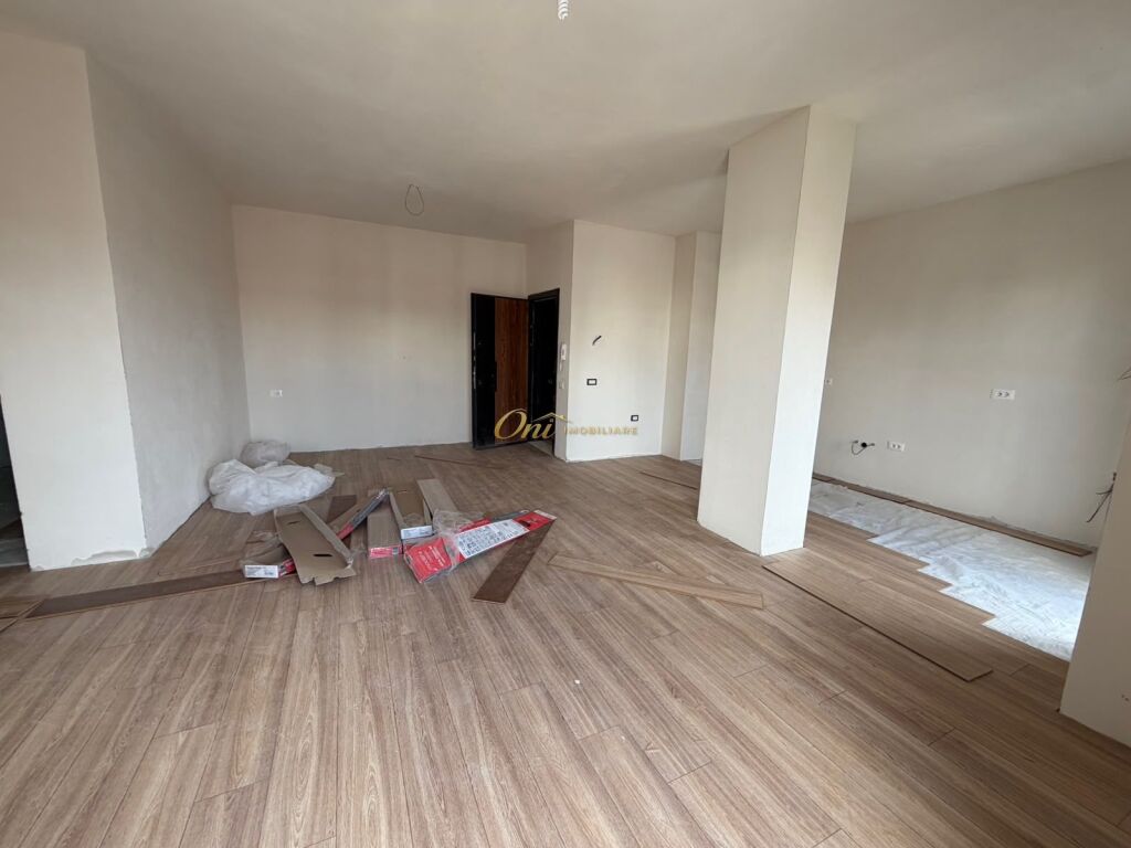 PASKUQAN SHITET APARTAMENT 3+1+2
