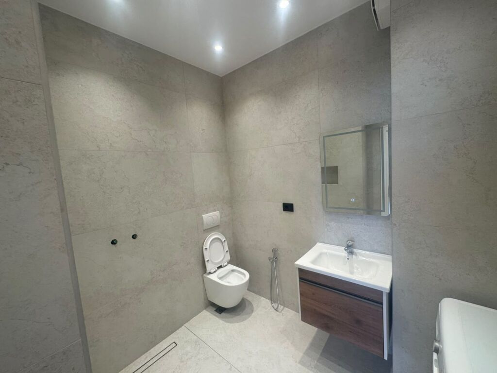 Shitet apartament 1+1 ne Astir
