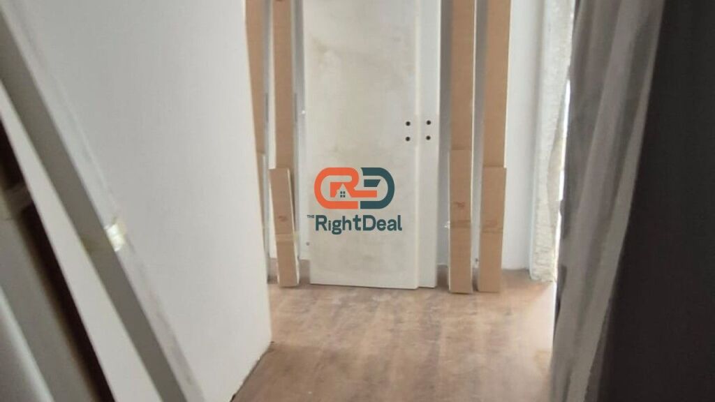 Tek Univers City, Shitet Apartament 2+1 Me Planimetri Te Rregullt Dhe Me Drite!!!