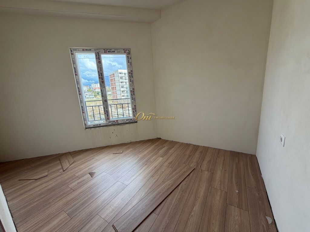 PASKUQAN SHITET APARTAMENT 3+1+2