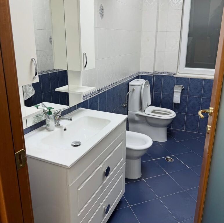 Apartament 2+1 per qira Komuna Parisit