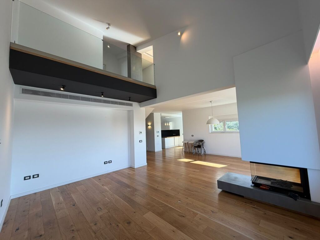 Vile 3 Kateshe per qira tek Long Hill Residence prane TEG.