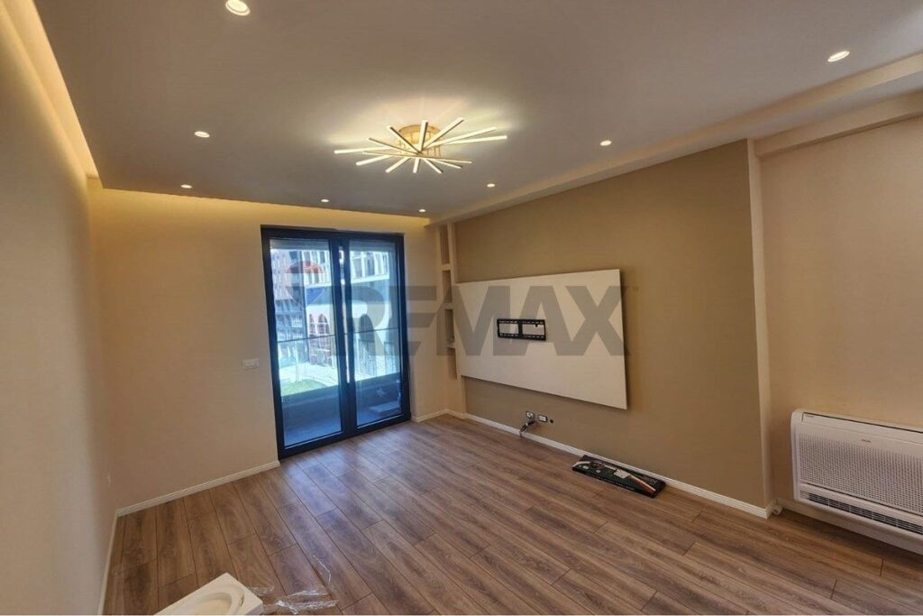 SHITET APARTAMENT 2+1 ME PARKIM, BULEVARDI I RI