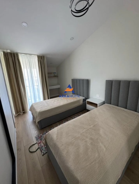 JEPET ME QERA VILE 2 KATSHE NE " TEG '200M2 1500 EURO