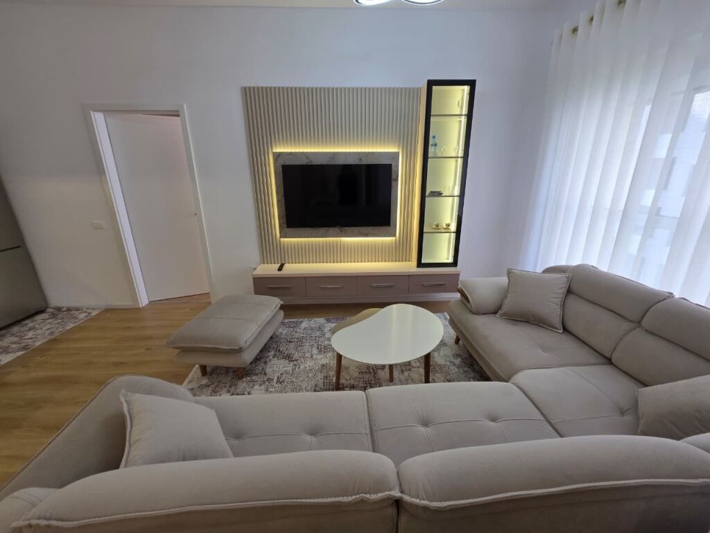 🏡 APPARTAMENTO 2+1 IN AFFITTO AD ALI DEMI – COMPLESSO KADIU!  📍 Posizione: Ali Demi, Complesso Kadiu, Tirana