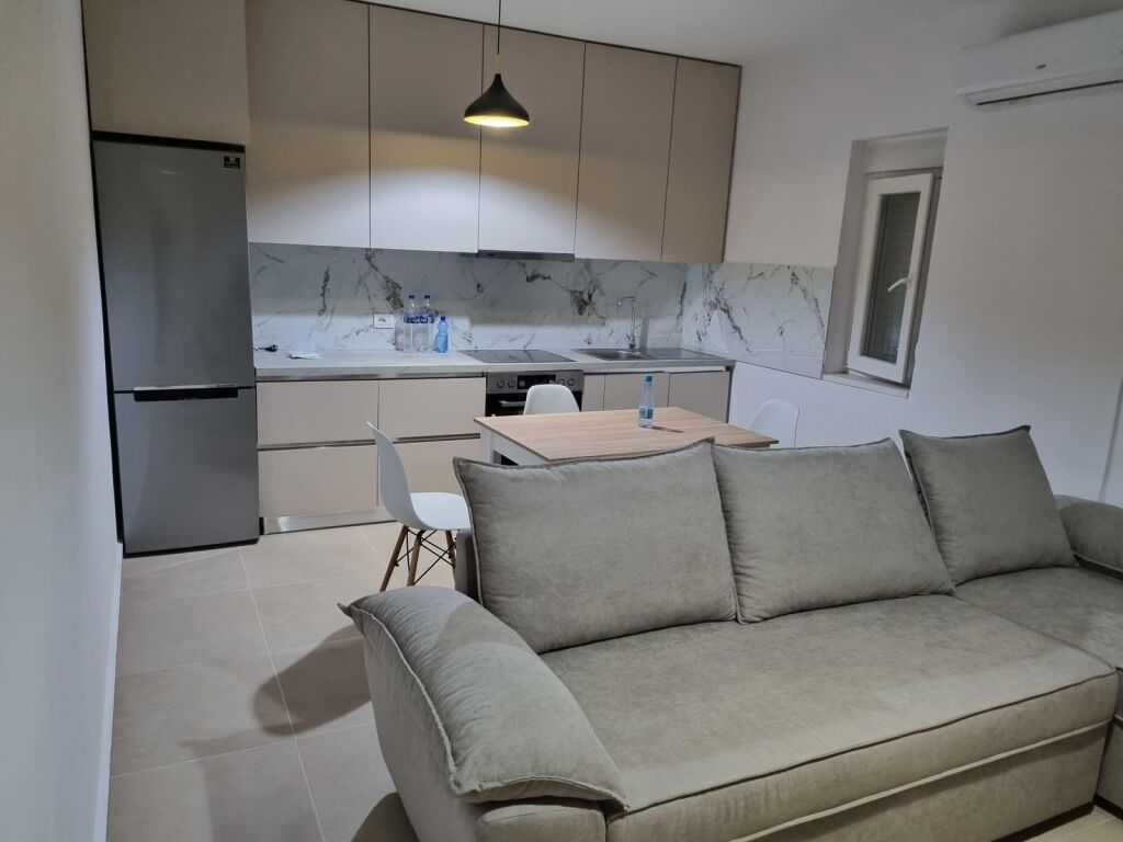 Apartament 2+1 i Rinovuar me Qira - Pranë Maternitetit të Ri !