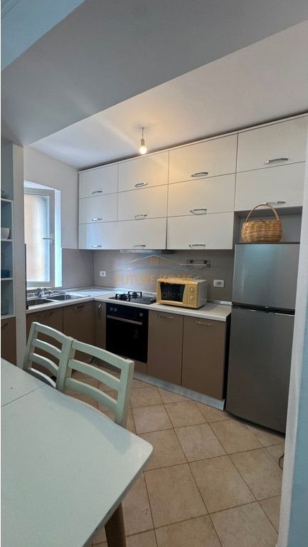 Shitet, Apartament 3+1, Rruga Fortuzi, Tiranë