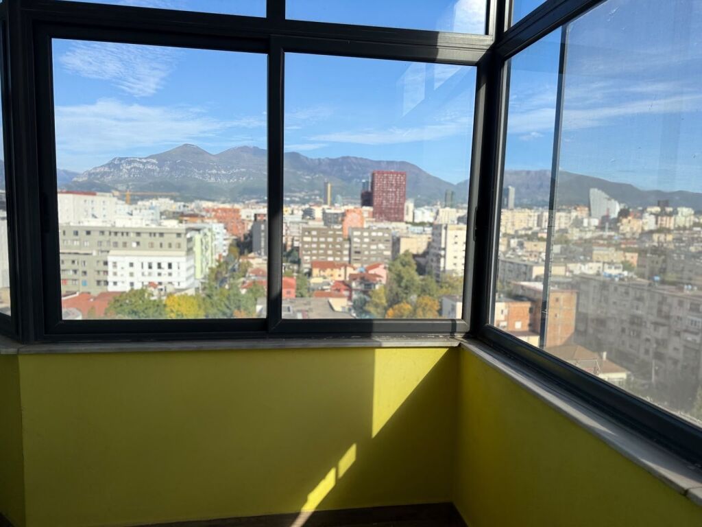 For rent 2+1+2, Kongresi i Lushnjes St., former Park, 700 thousand lek