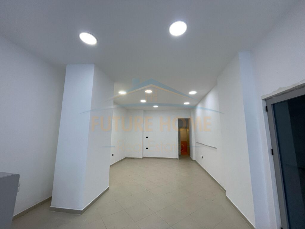 -Qera, Ambient Biznesi, Ish Urt, Durrës