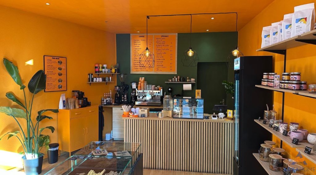 VENDESI ATTIVITÀ COFFEE SHOP 30M2 "KOMUNA E PARISIT" 4500 EURO
