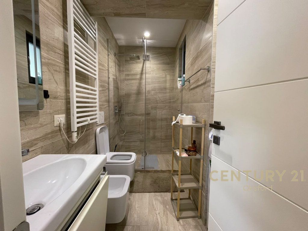 APARTAMENT ME QIRA 2+1+2 ME POST PARKIMI "LA PANORAMA LUXURY VILLA".