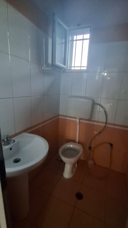 🏢 GARAGE IN AFFITTO A KËNETË!