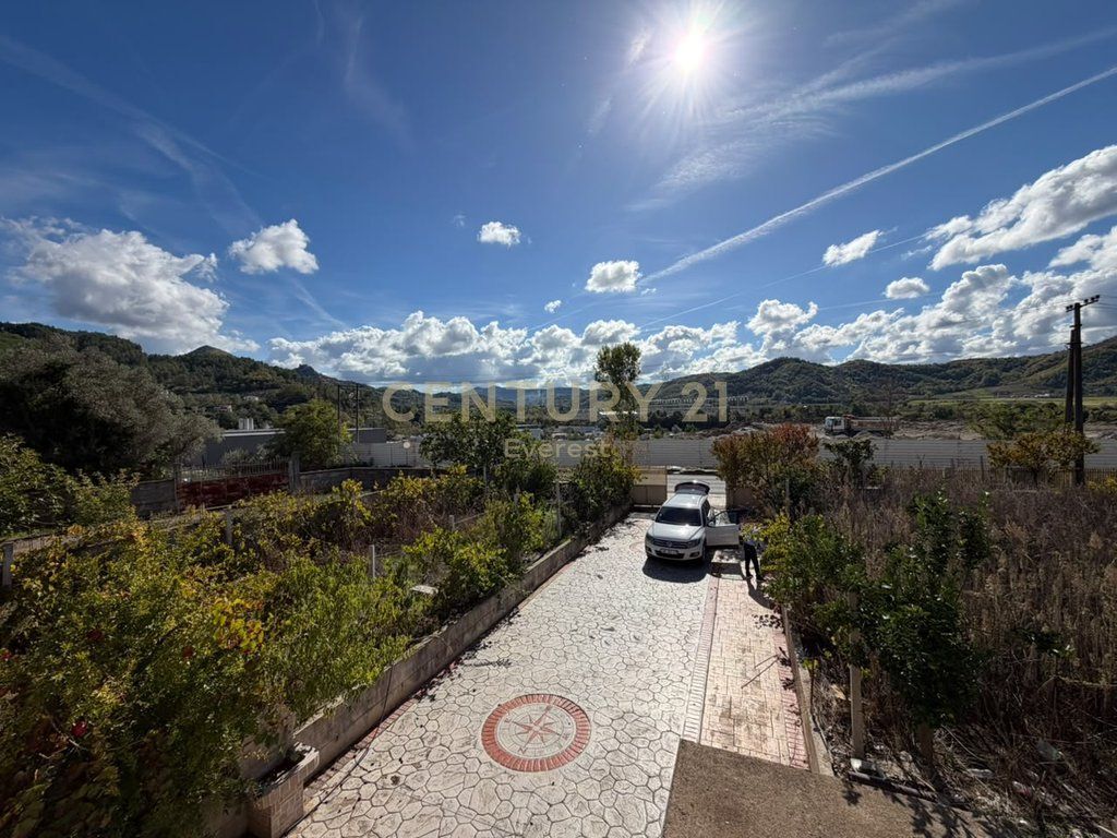 SHITET SHTËPI PRIVATE 2-KATËSHE ME TRUALL – STËRMAS, PRANË TEG-UT 387,500 € 35,000,000 Lekë