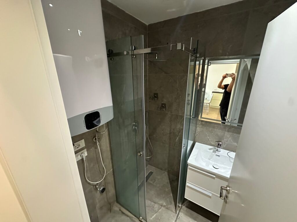 1+1 Apartment, Paris Commune