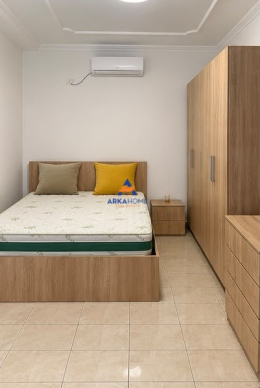 JEPET APARTAMENT ME QERA 1+1+BALLKON "SHALLVARET, QENDER" 600 EURO