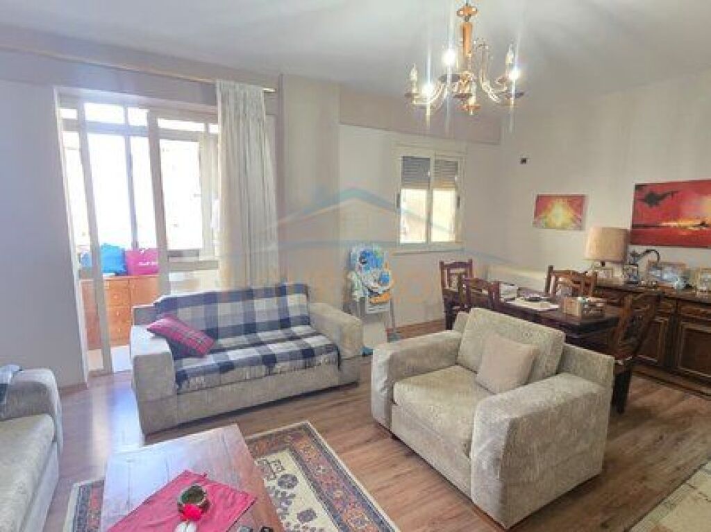 Shitet, Apartament 3+1+2, Bulevardi Zogu I, Tiranë.
