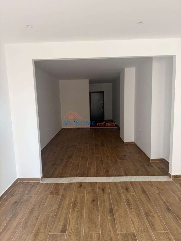 Garsoniere ne shitje ish stacioni i trenit ne Tirane