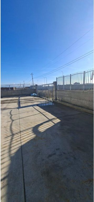🏭 KAPANON INDUSTRIAL ME QIRA – SEKTORI RINIA, DURRËS 3500€