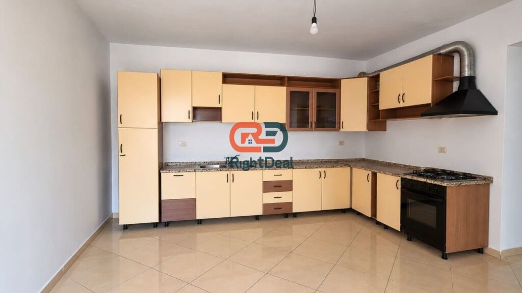 In Astir, near Bar Bohemi, a 2+1+2 apartment is for rent, ideal for living!!!