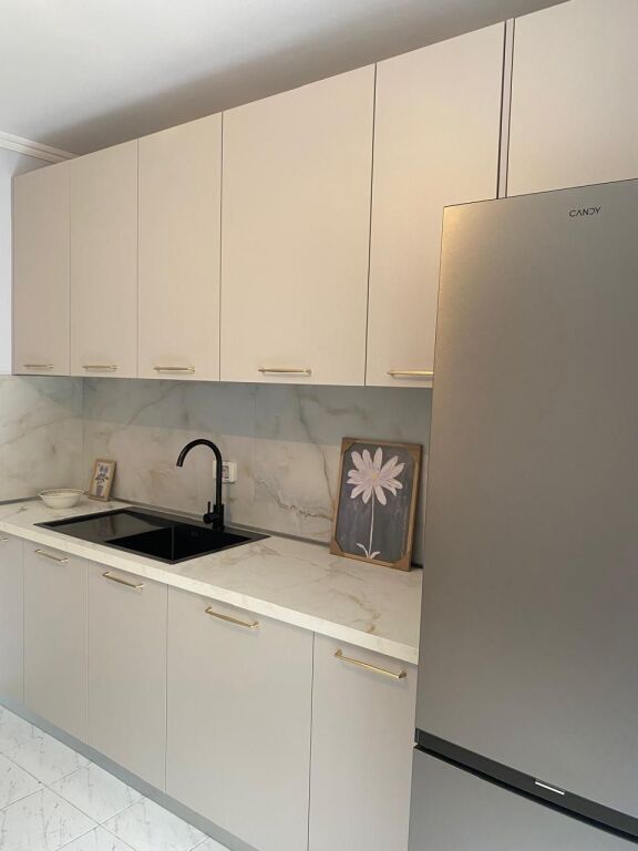Qera | Apartament 1 + 1 | Rruga e Kavajës | 650 €/muaj i diskutueshem