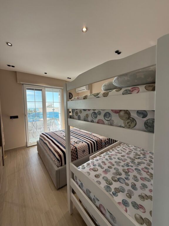 SHITET APARTAMENT ME PAMJE TË PLOTË DETI – NJË MUNDËSI EKSKLUZIVE! 🌊