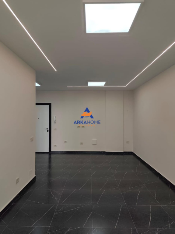 UFFICIO IN AFFITTO 75 M2 "ZOGU I ZI" 650 EURO
