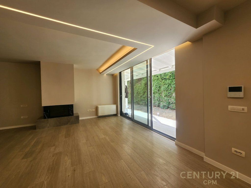 Duplex 3+3+1+PARCHEGGIO in Affitto vicino al Lago Secco, Tirana - 2000€ | 200 m²