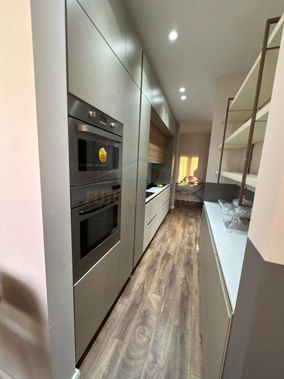 Qera, Apartament 3+1+2+Post Parkimi, Rruga Bardhok Biba, Qendër.