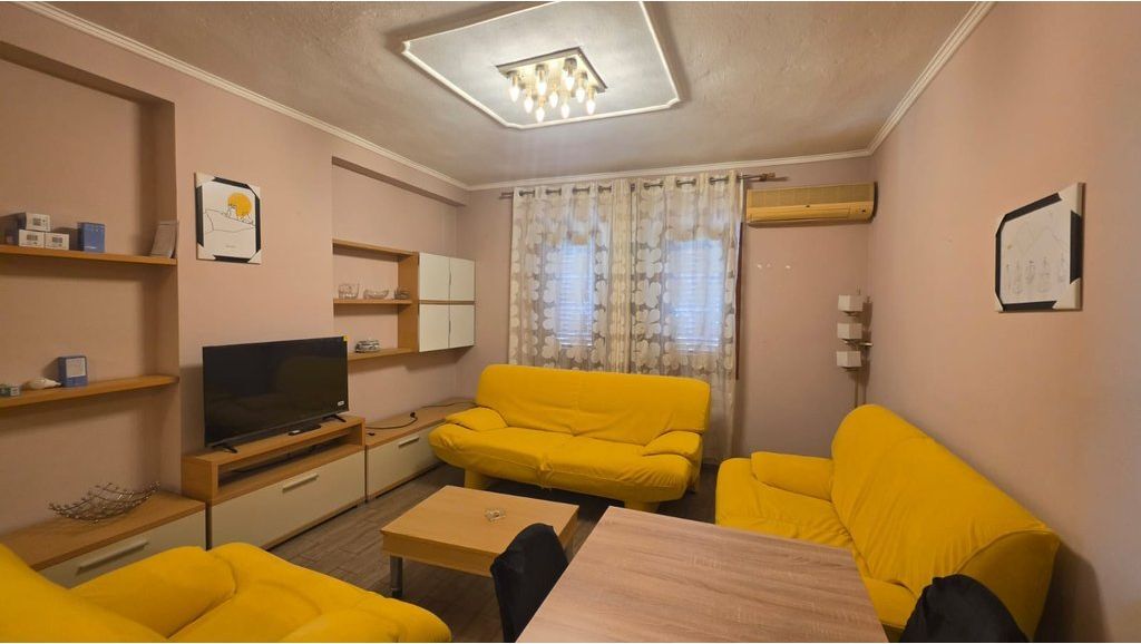 Qera, Apartament 2+1+2, Ish Parku i Autobuzave, Tiranë.