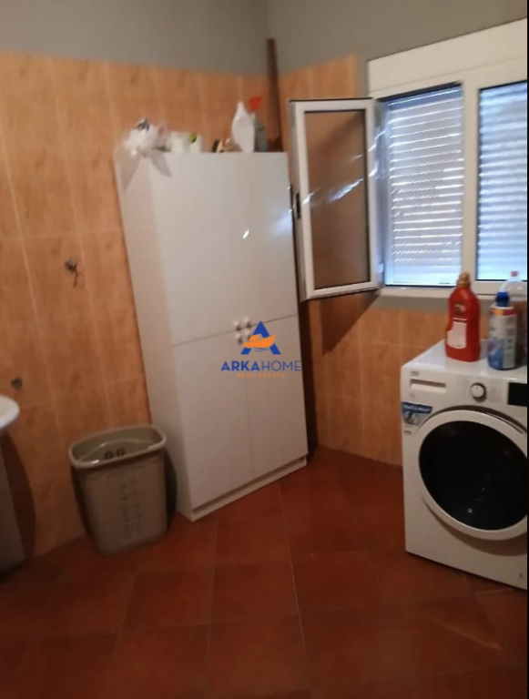APPARTAMENTO 2+1 CON BALCONE IN AFFITTO "BABRRU" 40.000 LEKE
