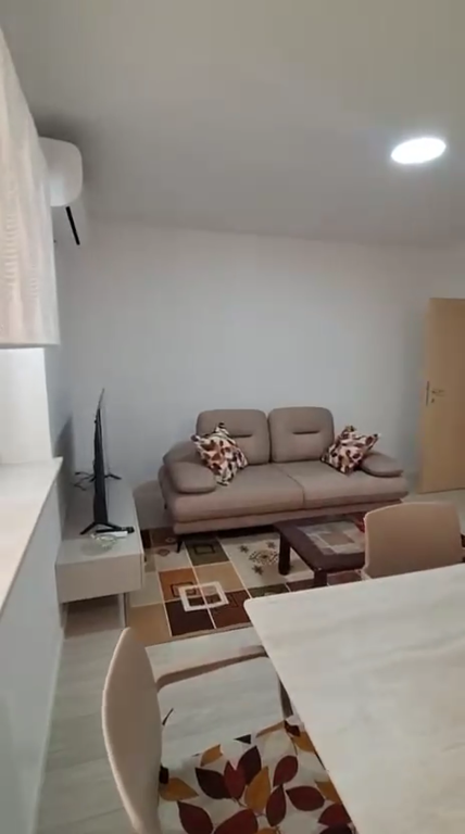 Apartament 1+1 per qera prane Ambasades Amerikane  Tirane !