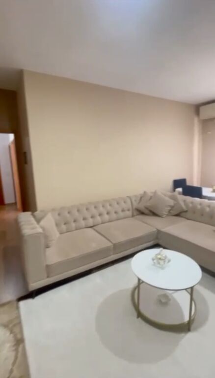 Shitet apartament 2+1+2 ne Porcelan