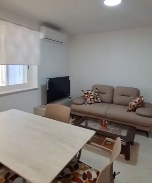 Apartament 2+1 me qira pas basades Amerikane