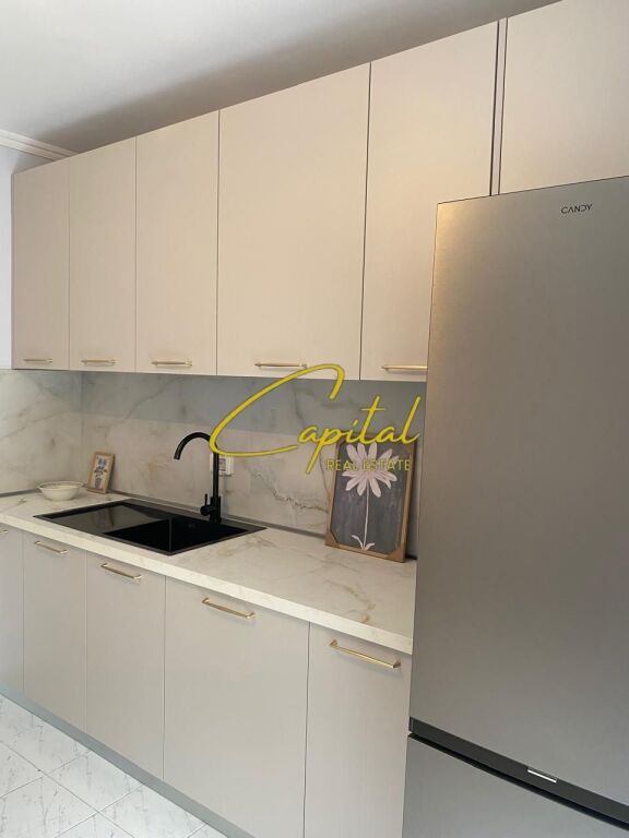 APARTAMENT ME QIRA 2+1 21 DHJETORI 65.000 LEKE